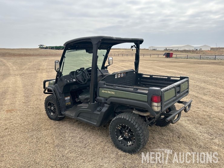 2021-john-deere-gator-image-3