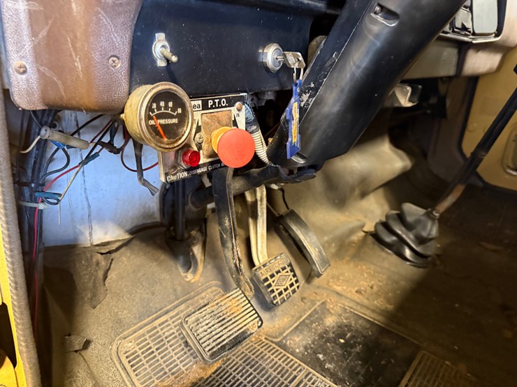 #5-•-1983-international-1724;-1734;-1754-digger-truck-image-12