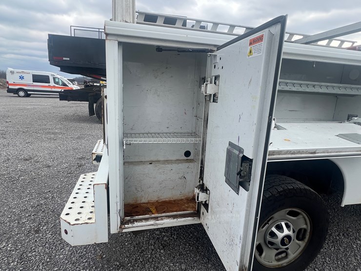 2016-chevrolet-2500-image-25