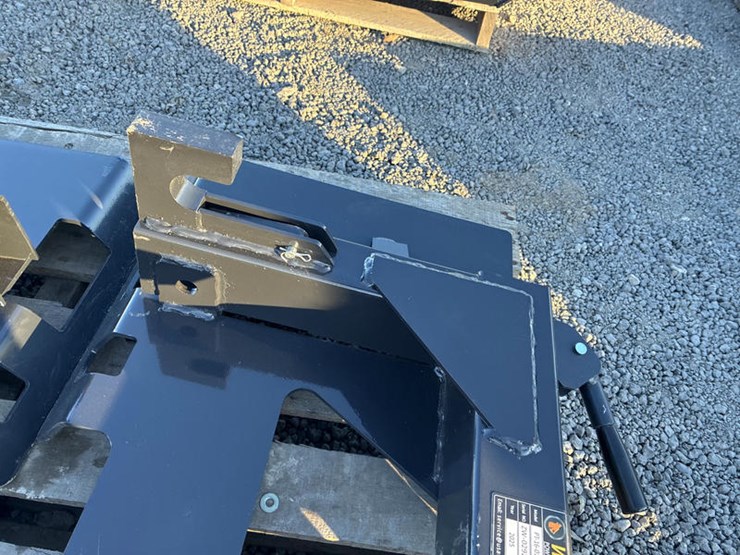 #115414-•-skidsteer-mt-3pt-hitches-image-2