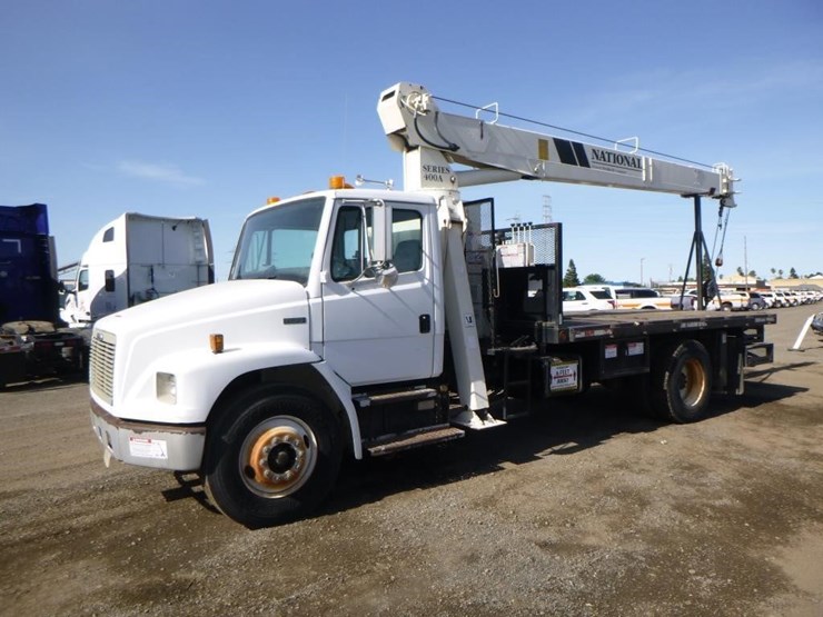 2000-freightliner-fl70-image-1