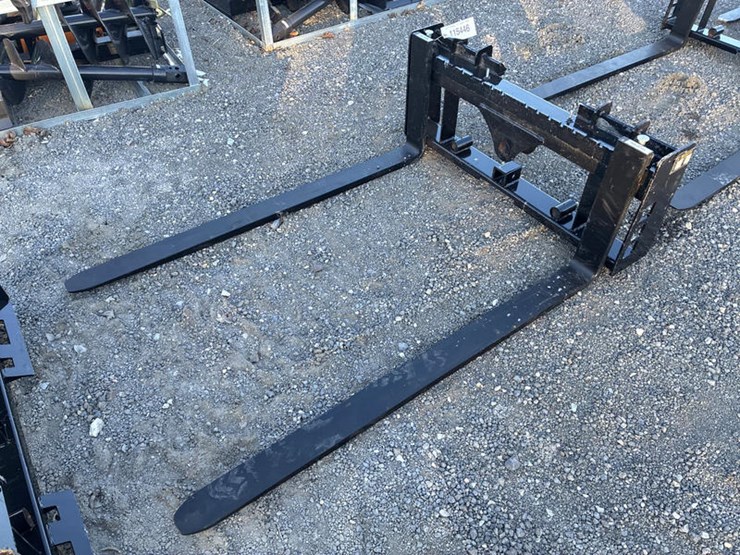 #115446-•-60"-skidsteer-mt-pallet-forks-image-1