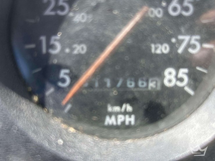 1999-freightliner-fl80-image-11