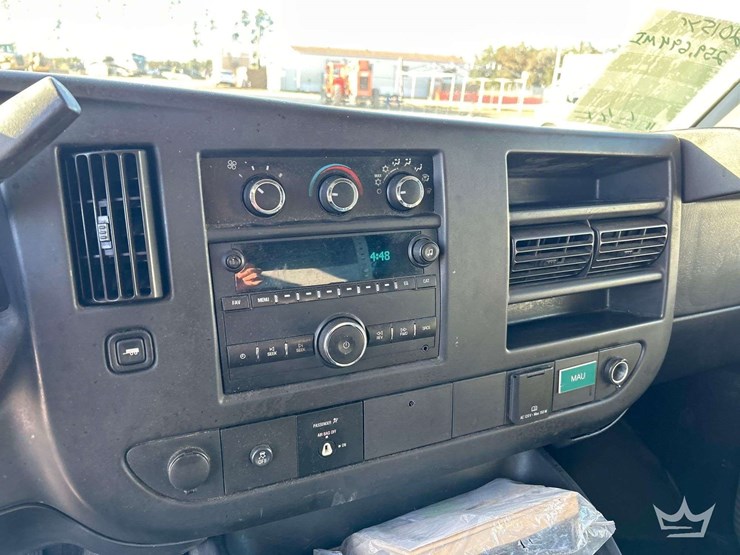 2015-chevrolet-express-2500-image-17