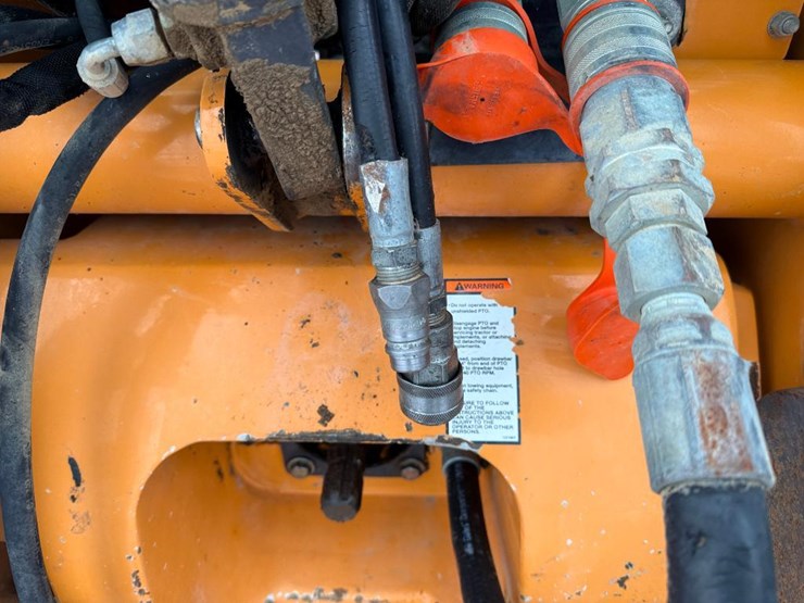 2011-case-570m-xt-image-26