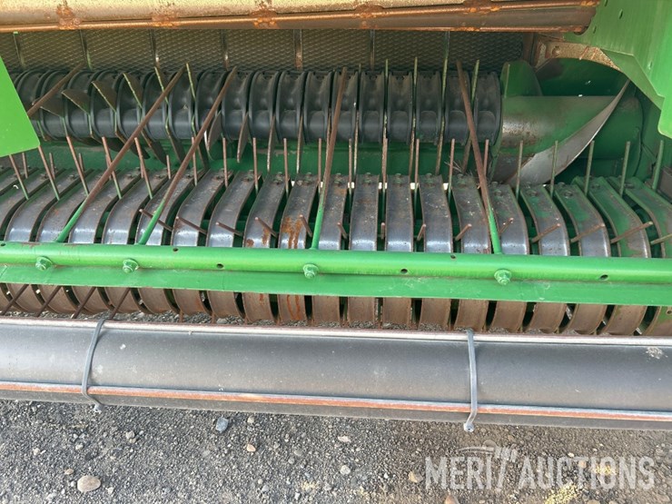 john-deere-561m-image-32