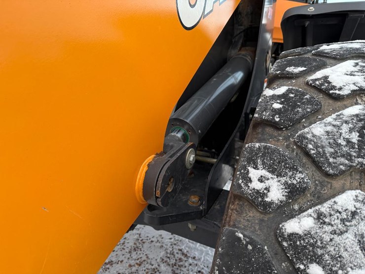 2023-case-621g-xr-image-45