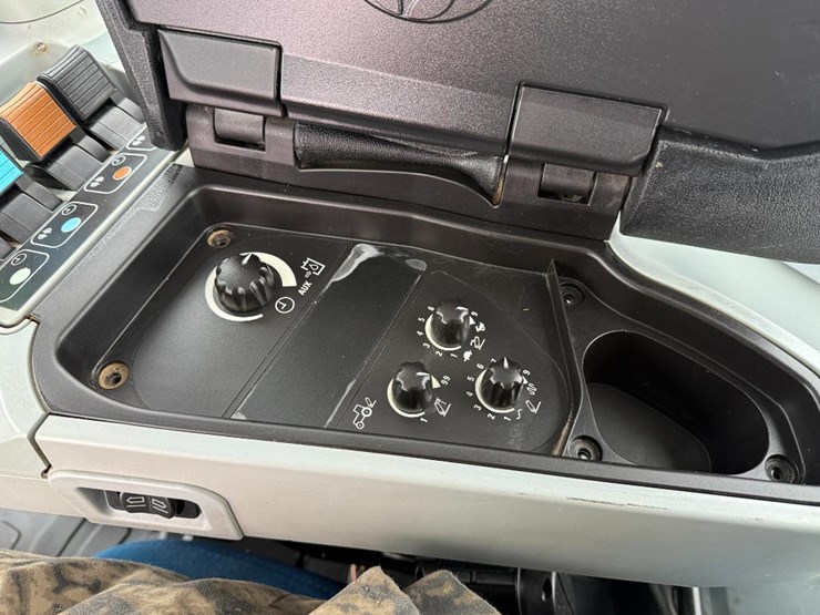 new-holland-t7.210-image-71