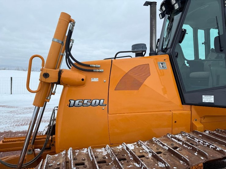 2011-case-1650l-xlt-image-31