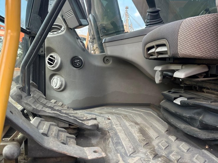 2014-volvo-ec250d-lr-image-14