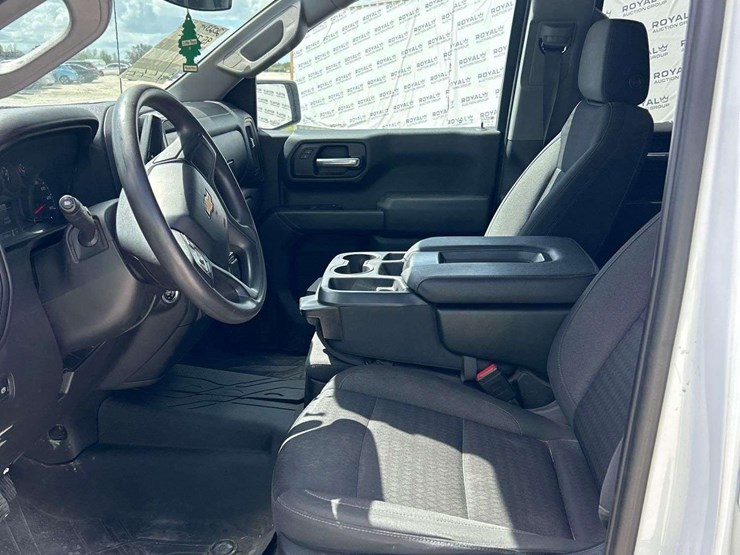 2023-chevrolet-silverado-1500-image-11