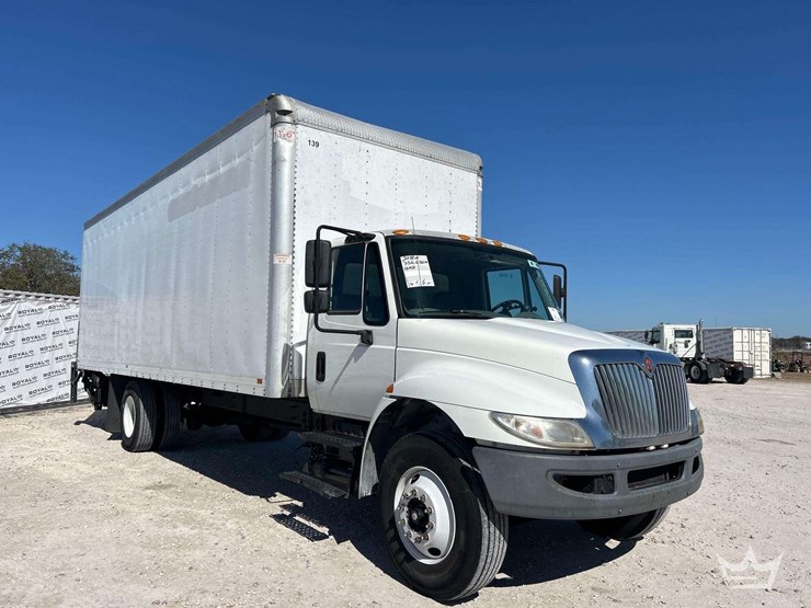 2018-international-durastar-4300-image-2