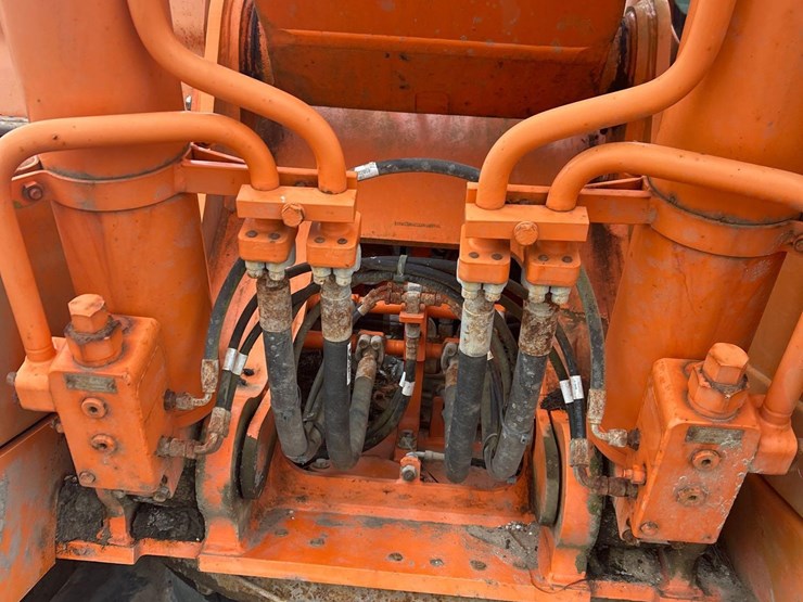 2014-doosan-dx225-lca-image-15