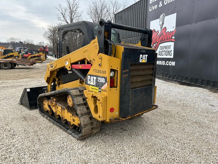 2015-caterpillar-259d-image-2