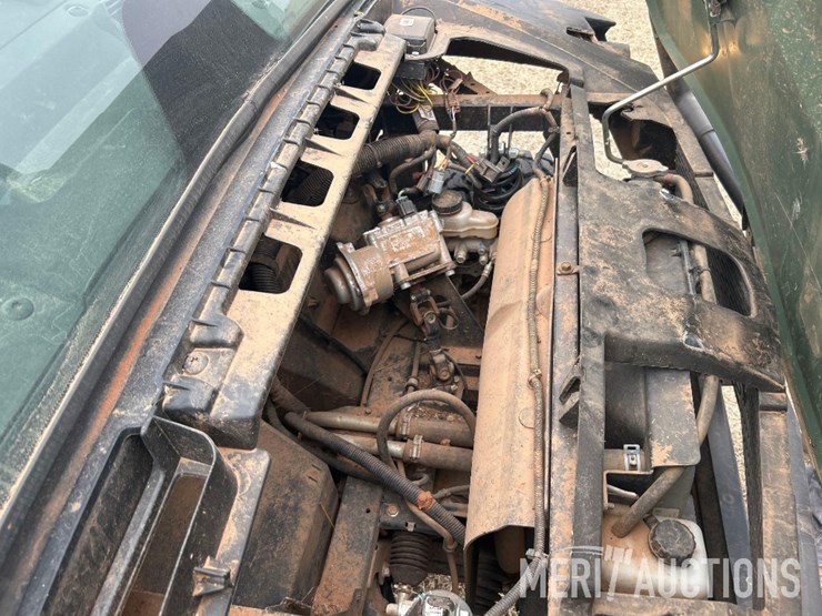 2022-john-deere-gator-image-32