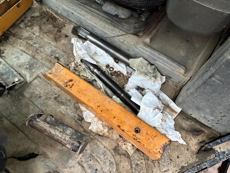 caterpillar-d5k-xl-image-23