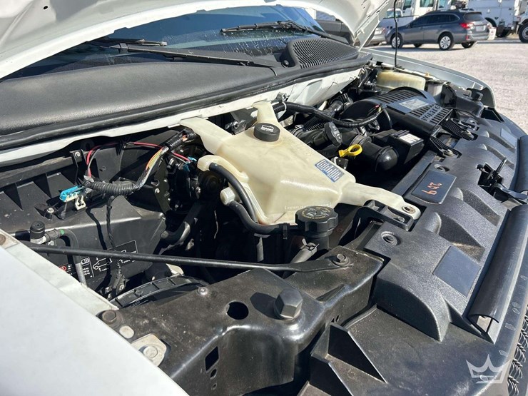 2017-chevrolet-express-3500-image-10