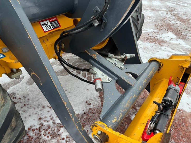 2019-deere-244l-image-49