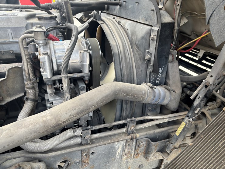 2005-gmc-t7500-image-95