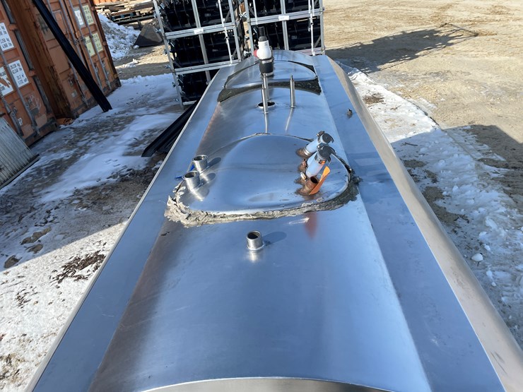 #305-•-600-gallon-mueller-stainless-steel-bulk-tank-image-14