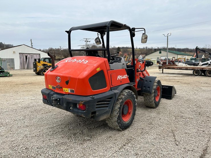 2021-kubota-r540-image-4