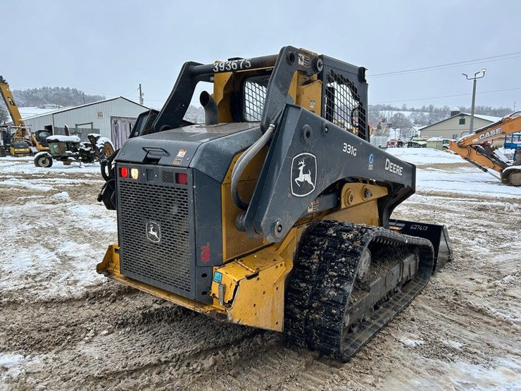 2021-deere-331g-image-4