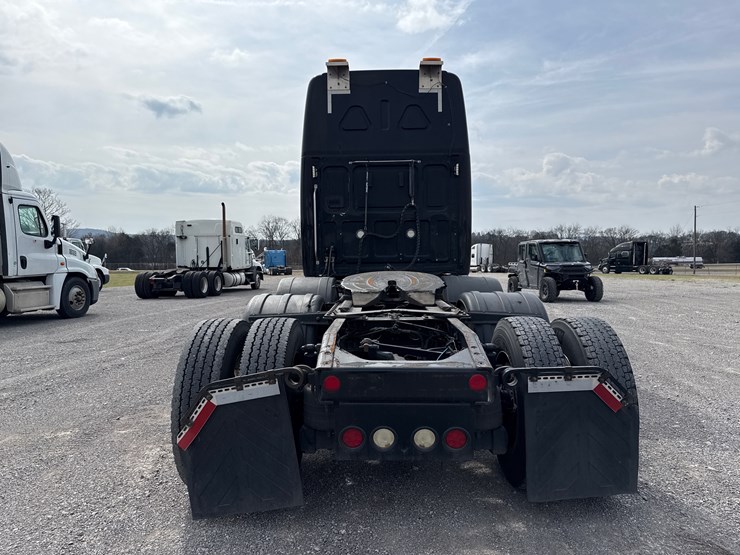 2022-western-star-49x-image-7