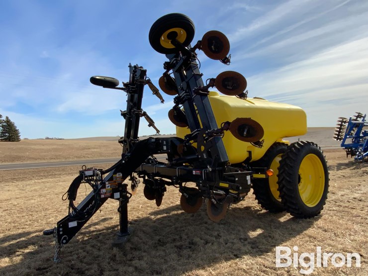 2023-fast-8324-16r30-fertilizer-applicator-image-1