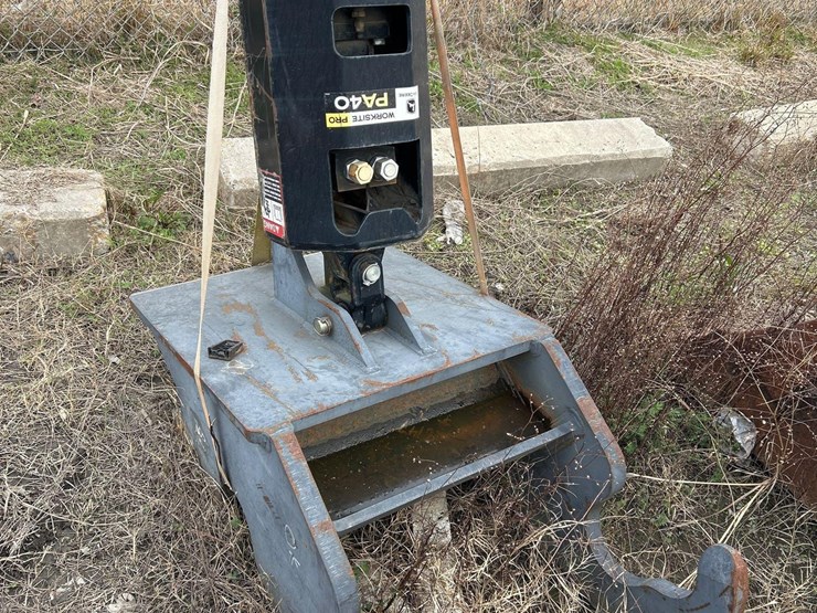 john-deere-pa40-planetary-auger-excavator-attachment-image-1