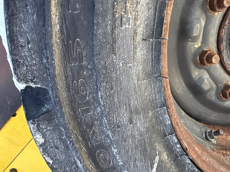 2016-new-holland-l218-image-5