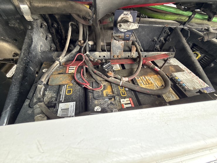 #30939-•-2012-volvo-vnl-tandem-axle-truck-tractor-image-26