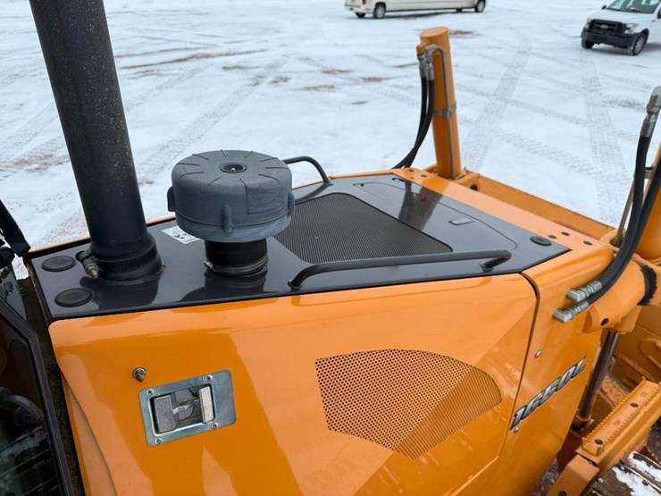 2011-case-1650l-xlt-image-47