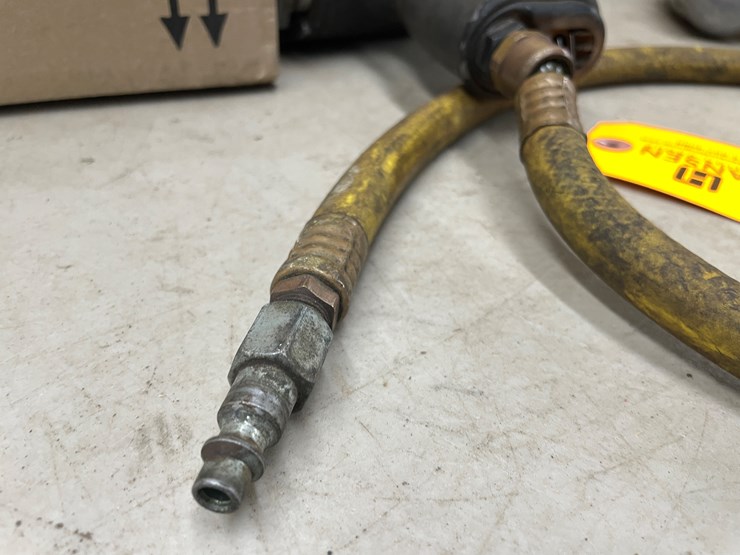 caterpillar-12-image-8