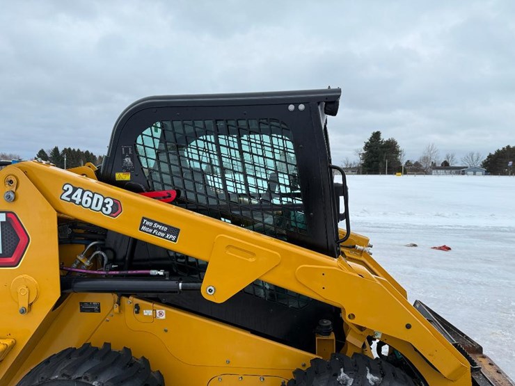 2022-caterpillar-246d3-image-21