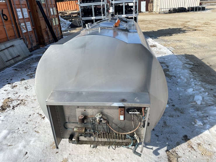 #305-•-600-gallon-mueller-stainless-steel-bulk-tank-image-2