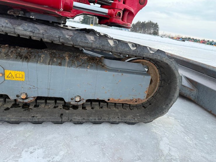 takeuchi-tb240-image-25