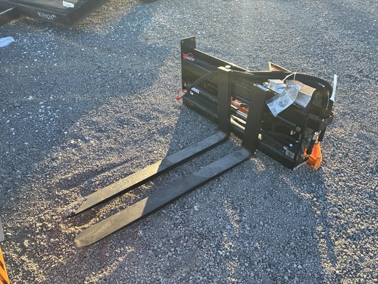 #115407-•-skidsteer-pallet-forks-hyd-adj-image-1