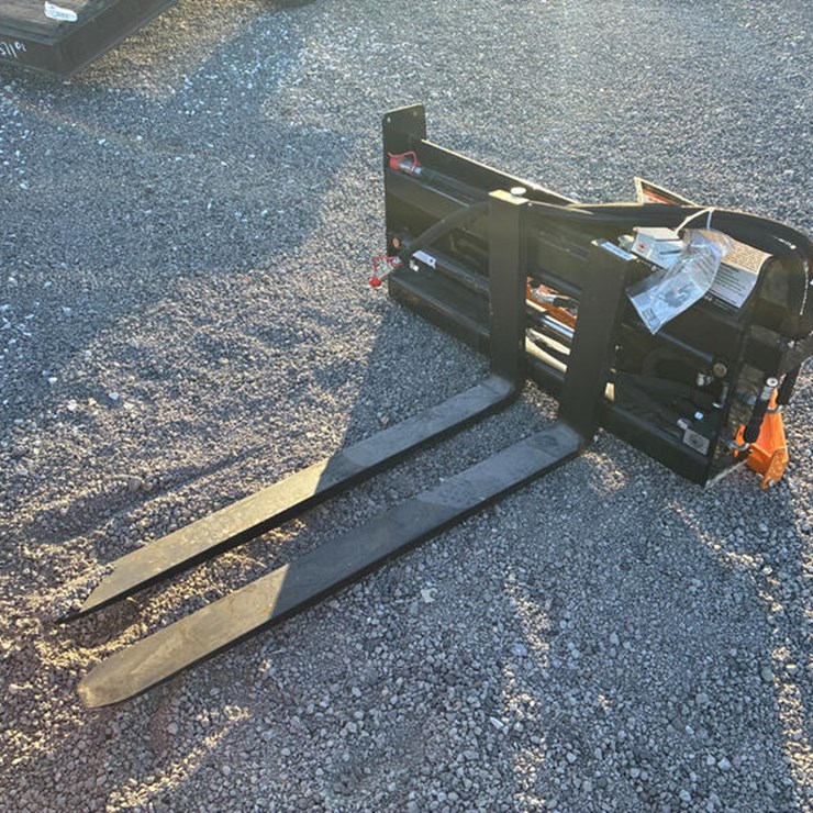 #115407 • SKIDSTEER PALLET FORKS HYD ADJ