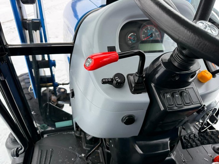 new-holland-boomer-37-image-51