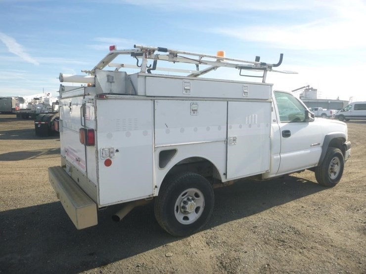 2004-chevrolet-2500-image-3