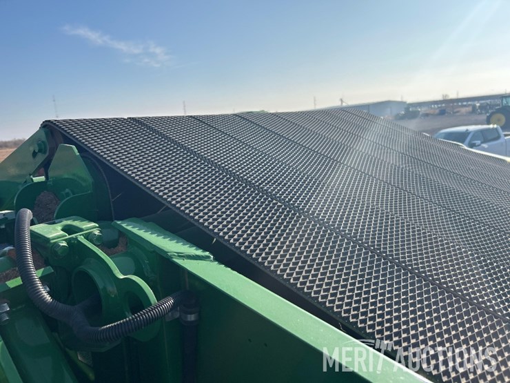 john-deere-561m-image-44