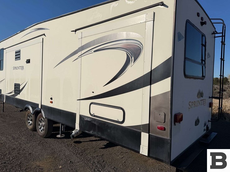 2018-keystone-sprinter-5th-wheel-trailer-image-25