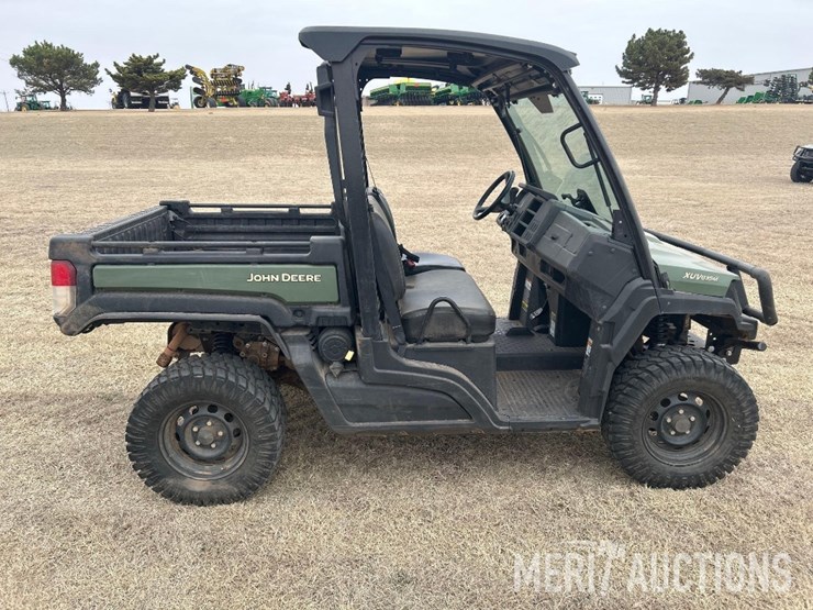2022-john-deere-gator-image-6