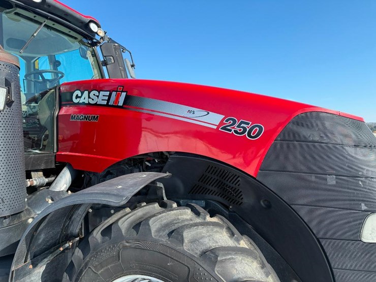 case-ih-magnum-250-image-31