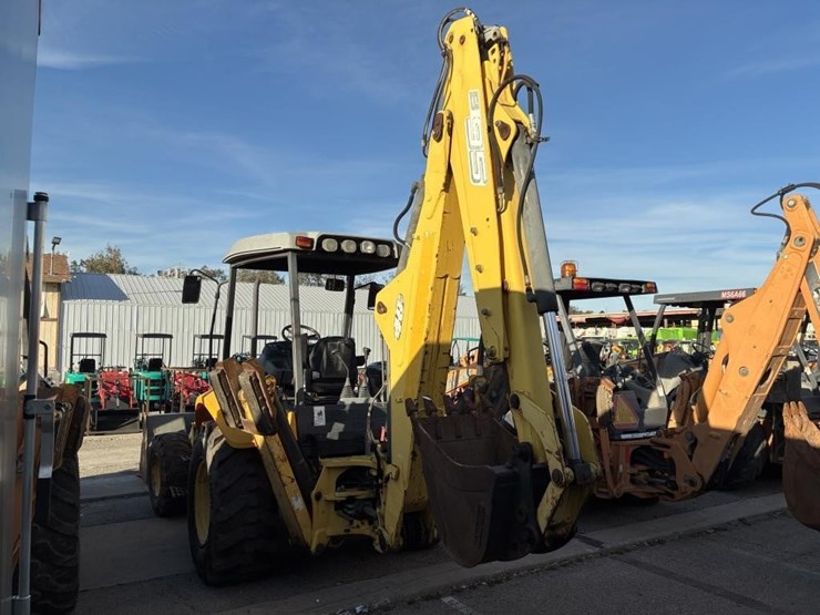 new-holland-b95-image-4