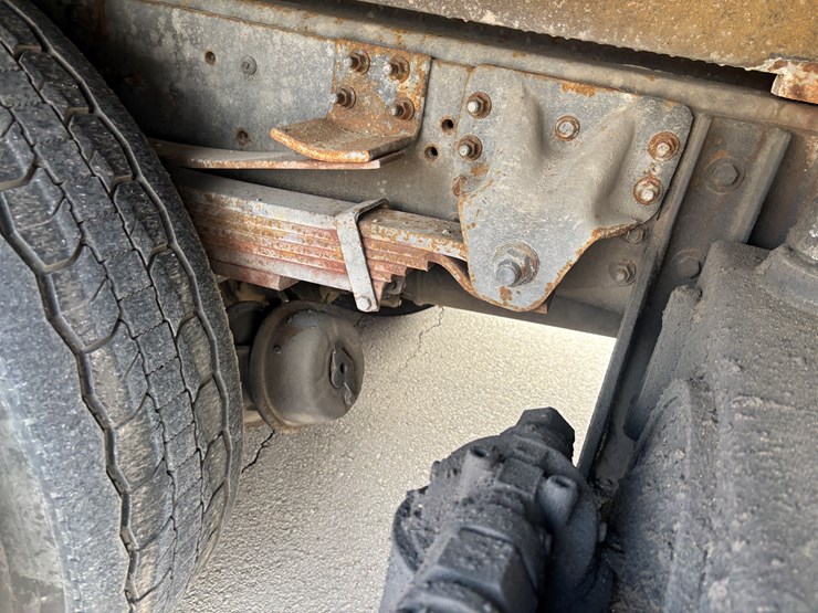 2005-gmc-t7500-image-78