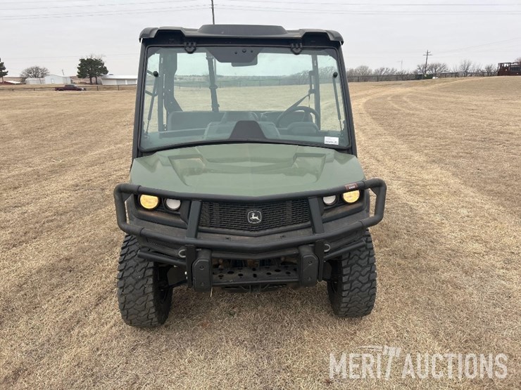 2022-john-deere-gator-image-8