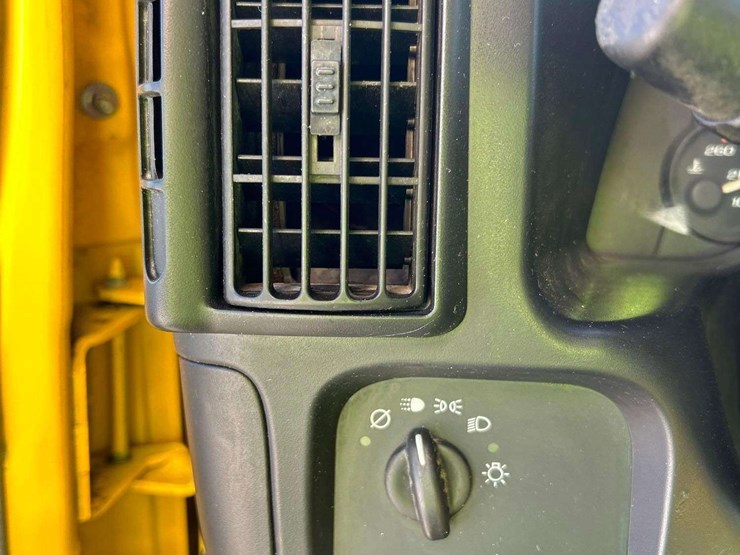 2006-gmc-3500-image-16