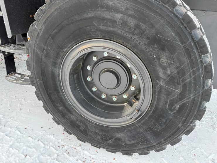 2023-case-621g-xr-image-7