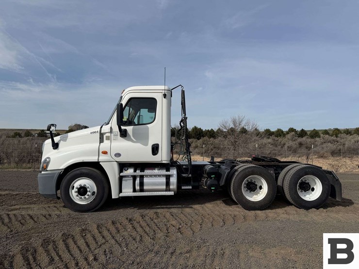2017-freightliner-cascadia-125-image-2